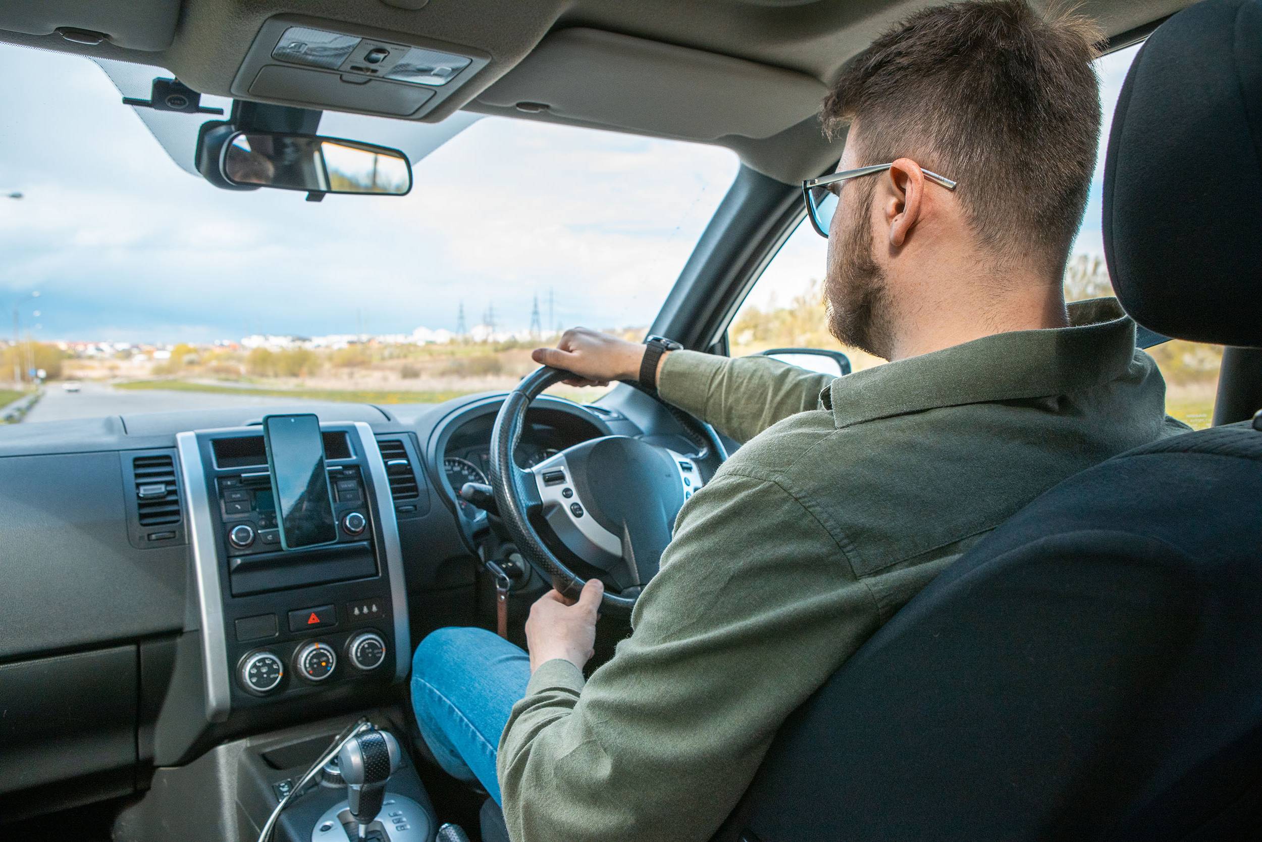 fifo-worker-driving-to-camp-dido