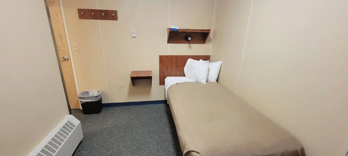 sella-ness-camp-room-interior